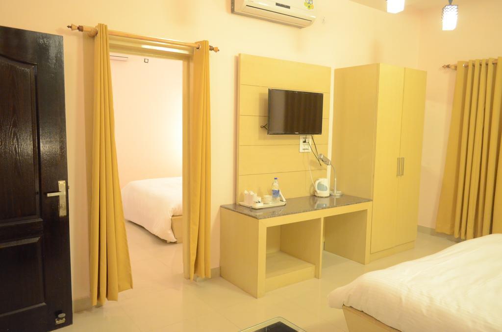 Hotel Jsr Inn Дехрадун Номер фото